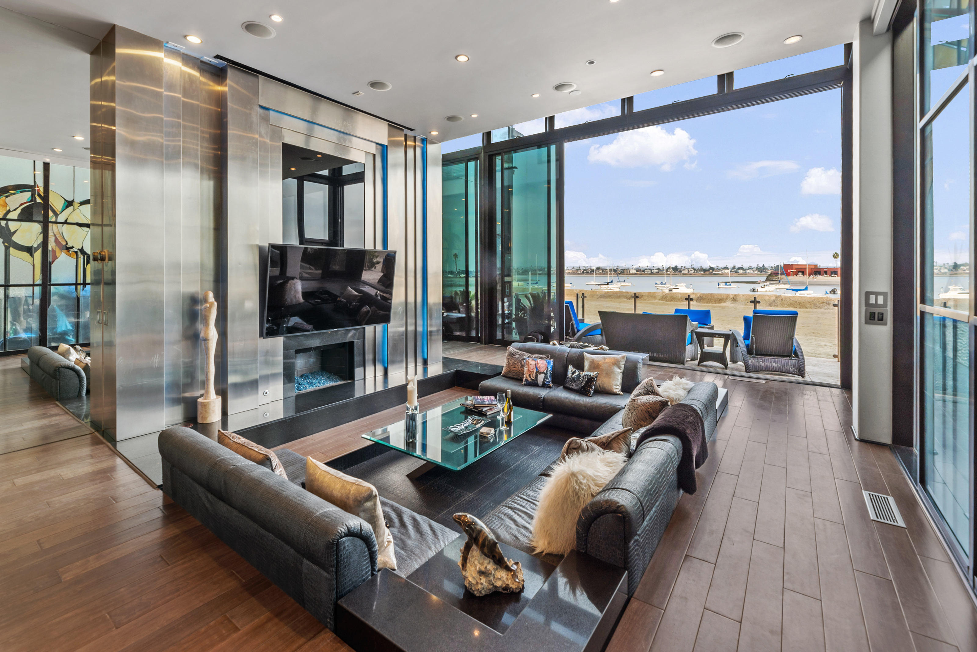 Sleek Retreat overlooking Mission Bay